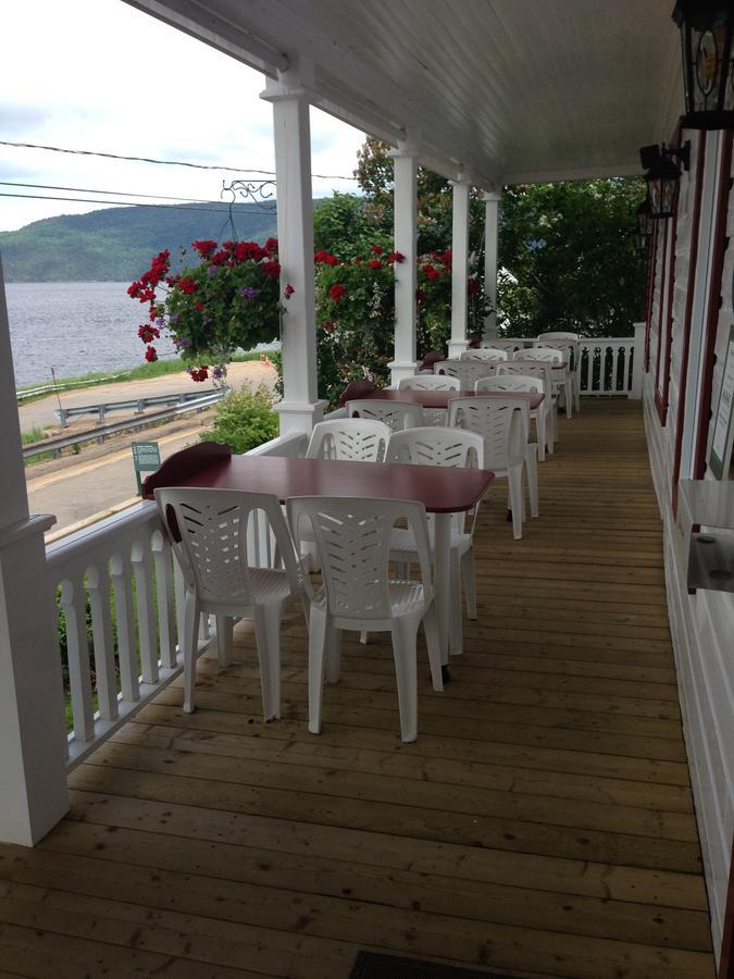 Auberge La Fjordelaise & La Rosalie LʼAnse-Saint-Jean Buitenkant foto